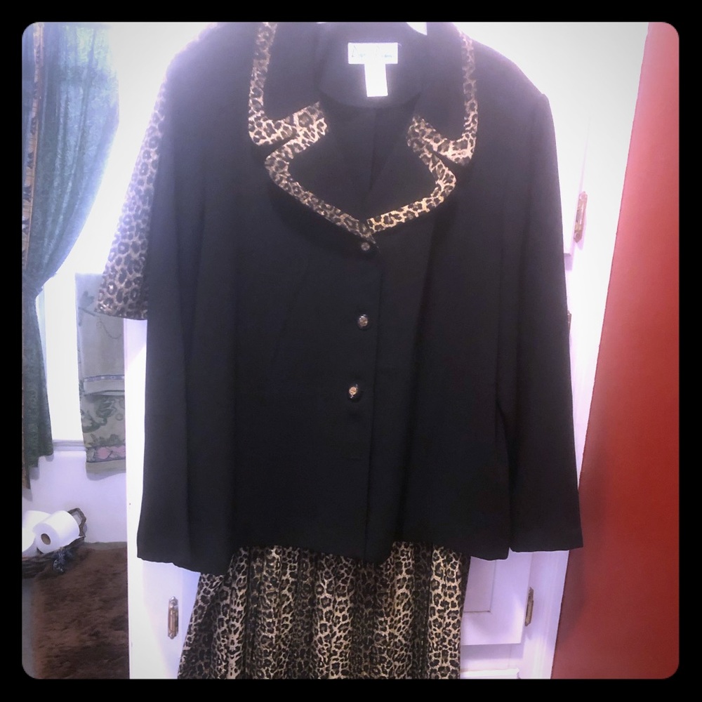 Leopard print blazer and skirt.